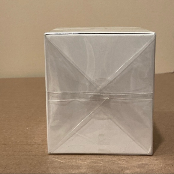 Studio OH! Signature Collection Waterfall 7.5 oz Scented Candle - Picture 3 of 7